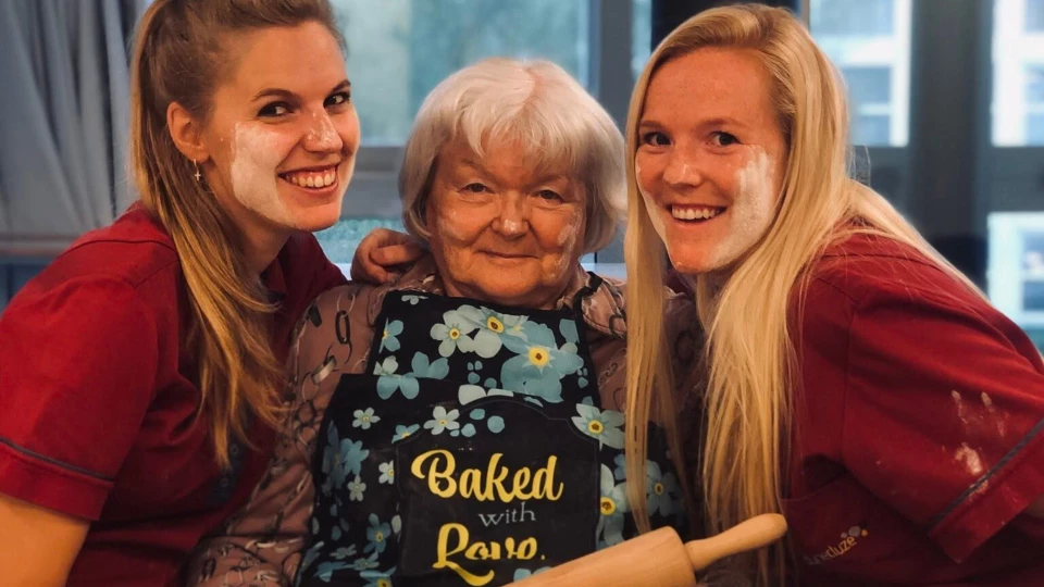 À Frasnes-lez-Gosselies, les résidents de Notre-Dame de Banneux cuisinent pour soutenir la recherche contre Alzheimer