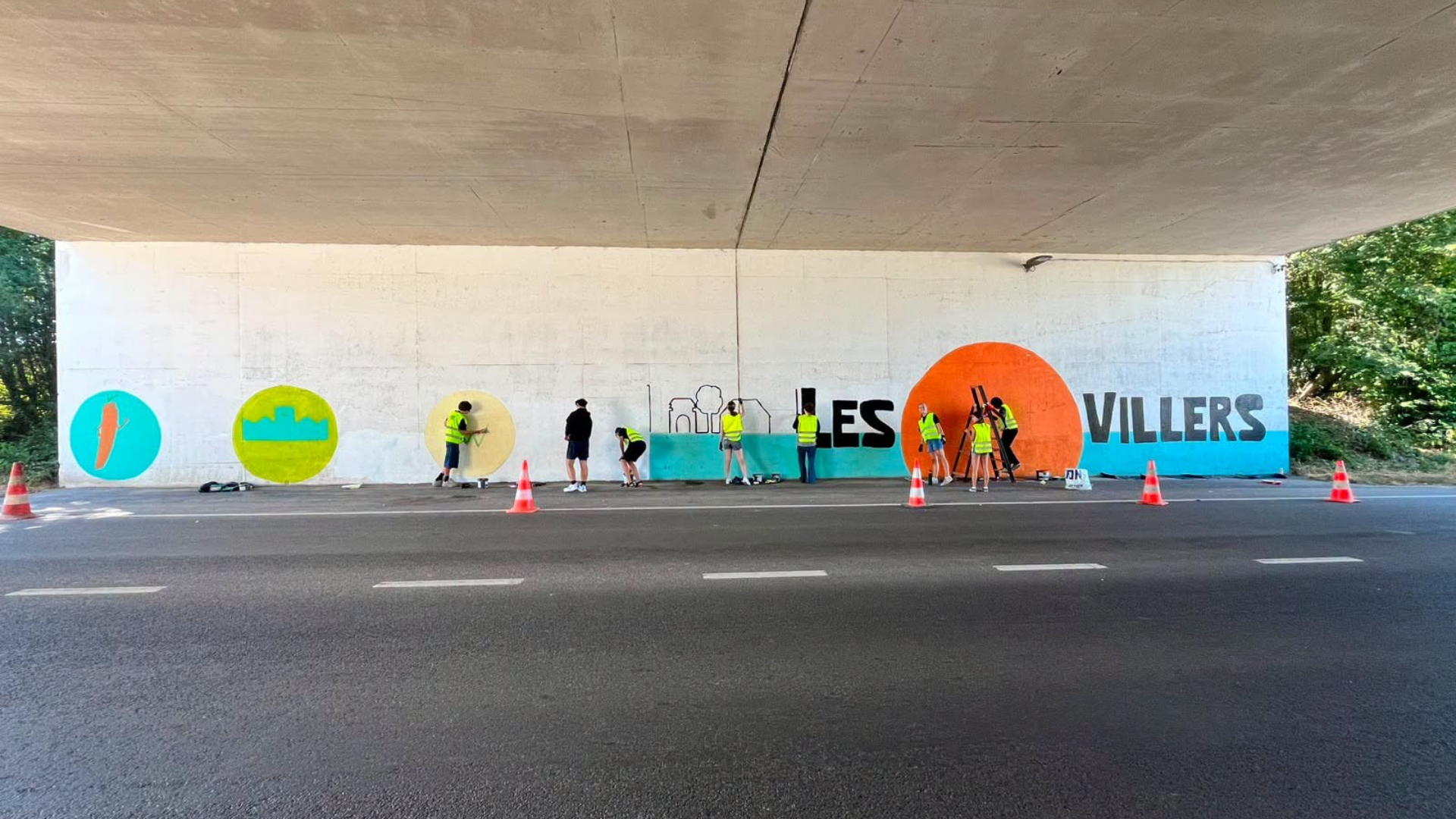 À Mellet, sept jeunes donnent des couleurs au pont de la N5